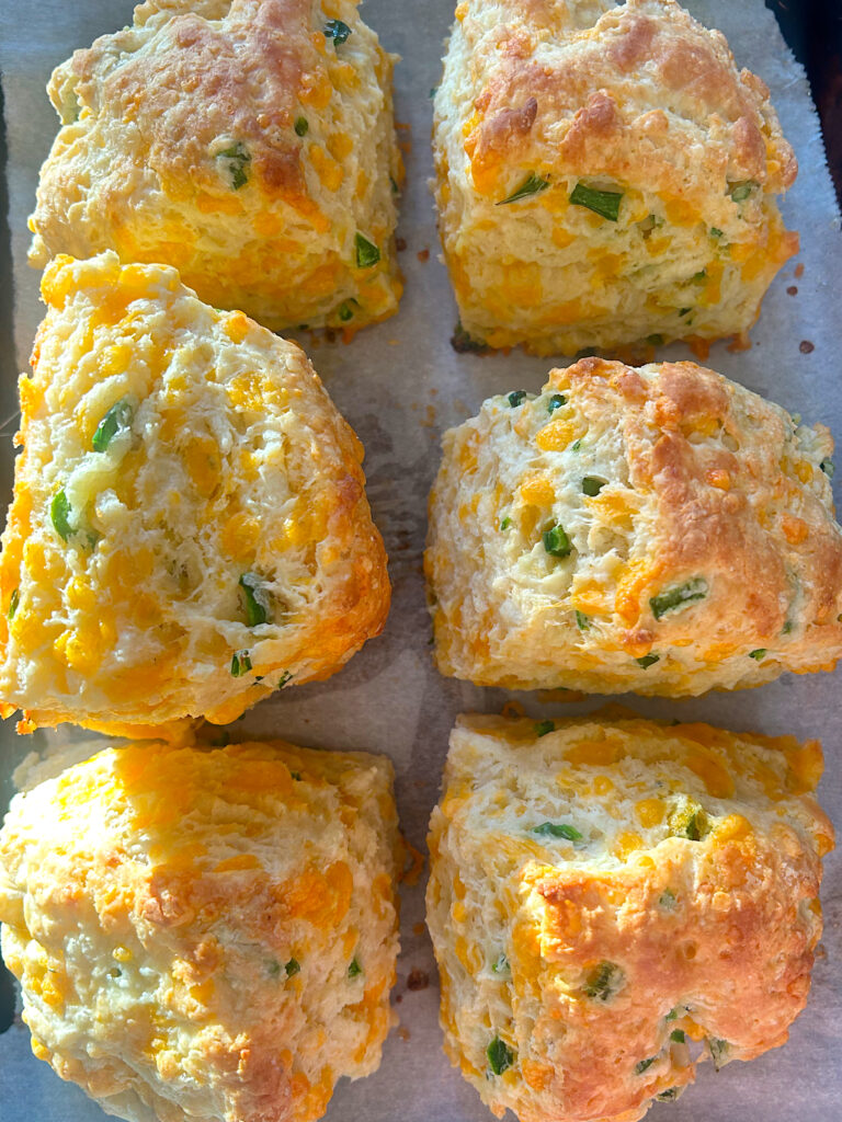 Easy & Buttery Jalapeño Cheddar Sourdough Biscuits